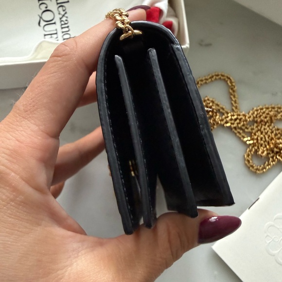 NEW Alexander McQueen Black Croc-Embossed Crossbody Cardholder on chain - Picture 9 of 16